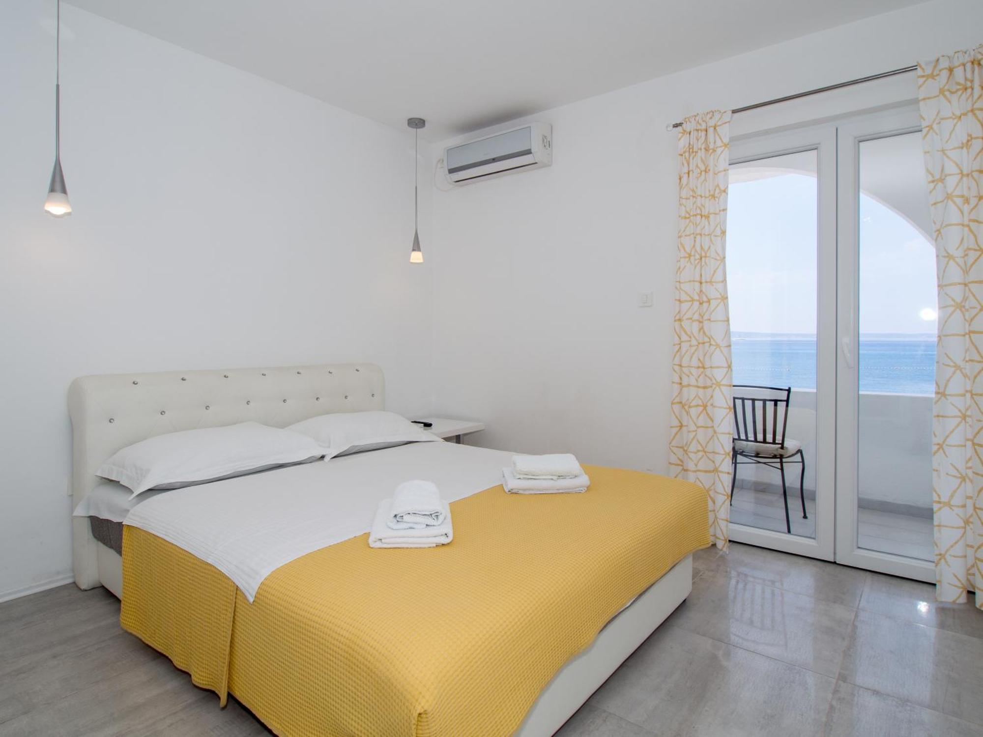 Villa Tamaris On The Beach Подстрана Екстер'єр фото