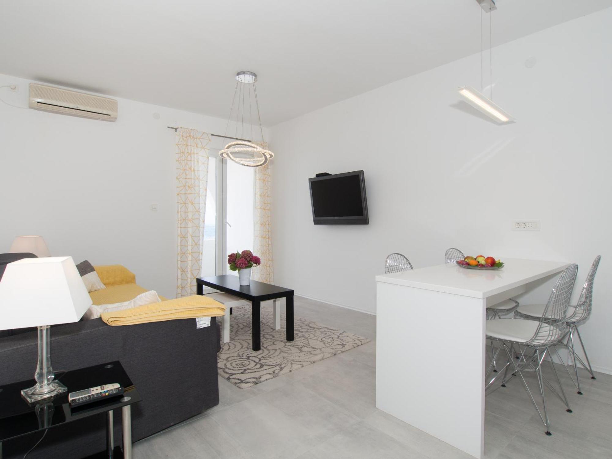 Villa Tamaris On The Beach Подстрана Екстер'єр фото