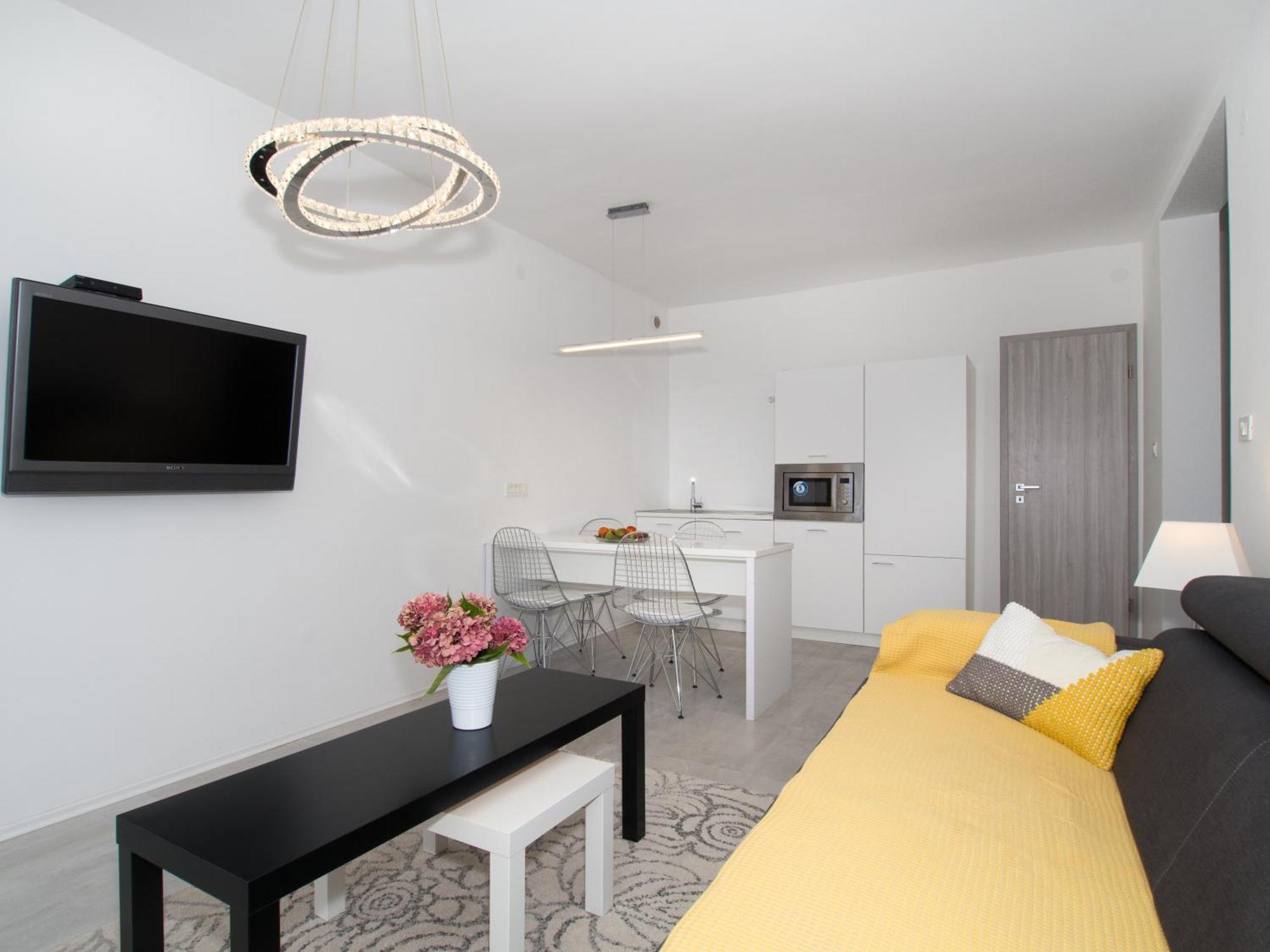 Villa Tamaris On The Beach Подстрана Екстер'єр фото